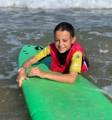fille-vague-surf-vieux-boucau.
