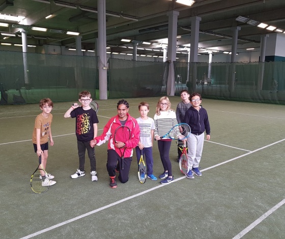 Enfants participant à un stage Tennis Action