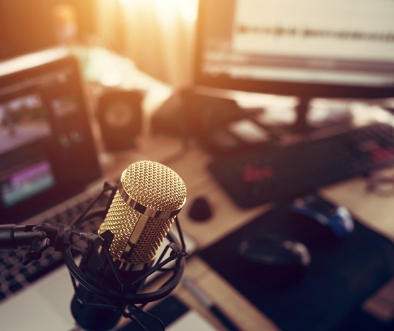 Micro dans un studio de radio anglaise