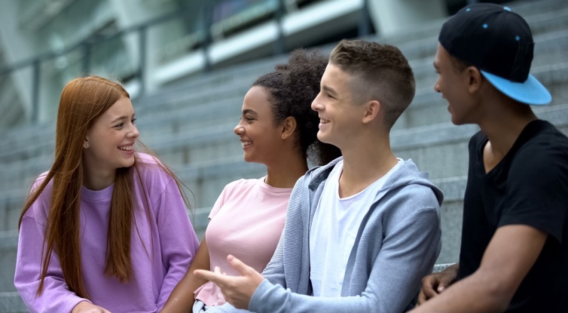 echange-entre-adolescents-nationalites-differentes.