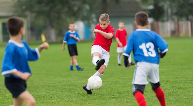 enfants en stage de football enfants en stage de football
