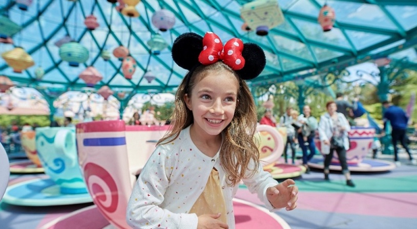 jeune-fille-disneyland-paris.