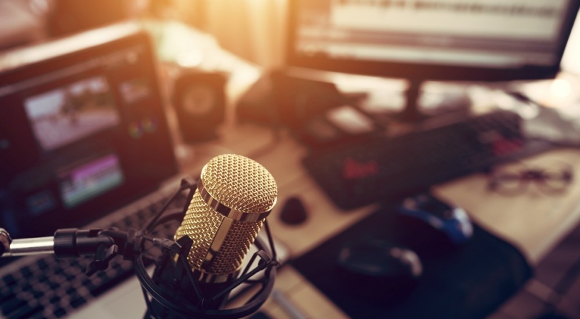 Micro dans un studio de radio anglaise