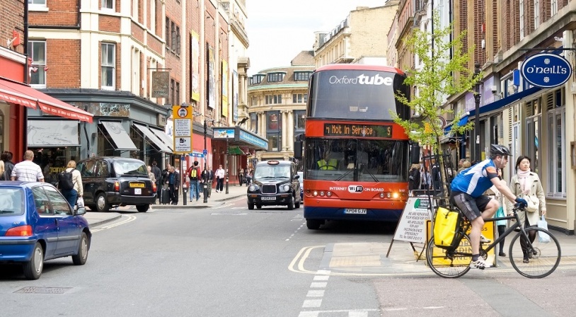 oxford-rue-avec-bus-et-pietons.jpg oxford-rue-avec-bus-et-pietons.