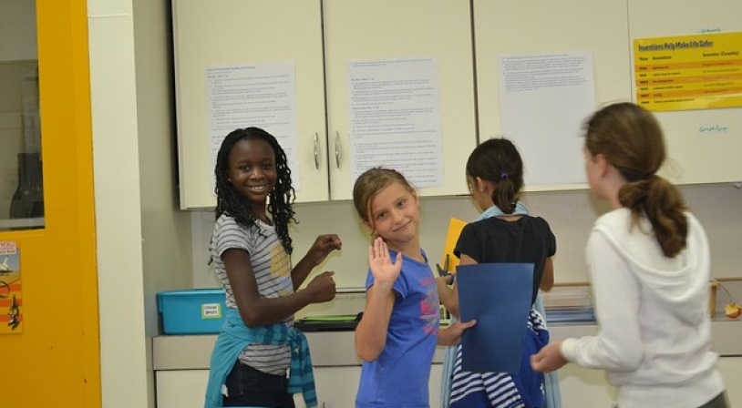 Ecolières scolarisées dans un classe bilingue