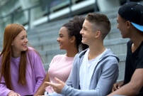 echange-entre-adolescents-nationalites-differentes.