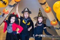 Enfant déguisés pour Halloween Enfants déguisés en diable, pirate et sorcière à l'occasion d'Halloween