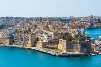 Vue sur le port de La Valette à Malte avec fortifications