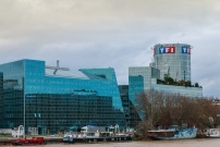 Studios et tour de la chaîne de télévision TF1 à Boulogne Billancourt en bord de Seine